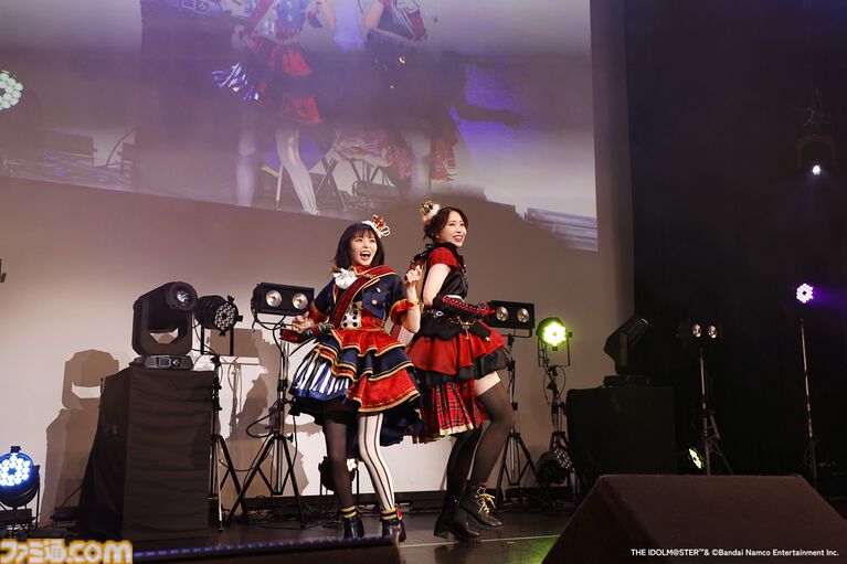 『アイマス シンデレラガールズ』Webラジオ“デレパ”公録イベント第12弾をリポート。プロデューサーが手掛ける今回の公録のテーマは“平成レトロ”。幼少期の微笑ましいエピソードやまさかのカバー曲も