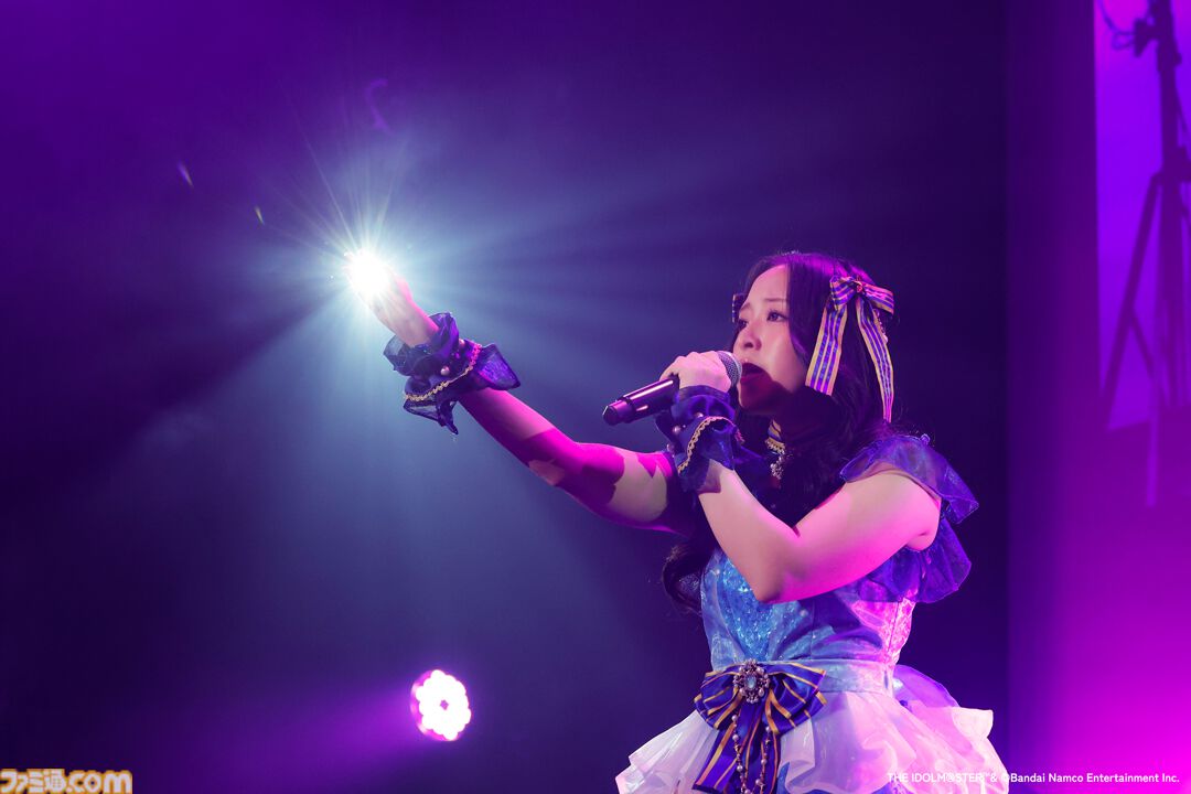 『アイマス シンデレラガールズ』Webラジオ“デレパ”公録イベント第12弾をリポート。プロデューサーが手掛ける今回の公録のテーマは“平成レトロ”。幼少期の微笑ましいエピソードやまさかのカバー曲も
