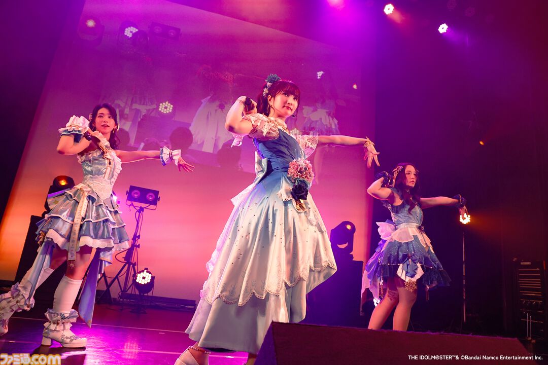 『アイマス シンデレラガールズ』Webラジオ“デレパ”公録イベント第12弾をリポート。プロデューサーが手掛ける今回の公録のテーマは“平成レトロ”。幼少期の微笑ましいエピソードやまさかのカバー曲も
