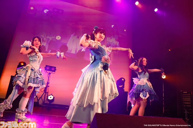 『アイマス シンデレラガールズ』Webラジオ“デレパ”公録イベント第12弾をリポート。プロデューサーが手掛ける今回の公録のテーマは“平成レトロ”。幼少期の微笑ましいエピソードやまさかのカバー曲も
