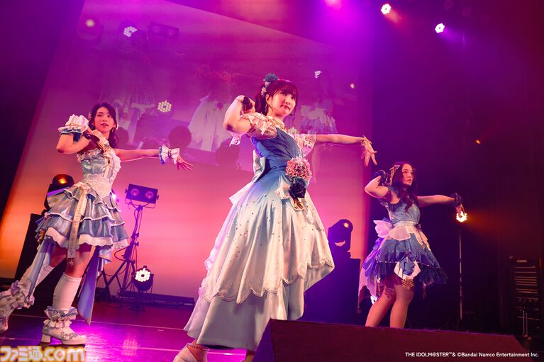 『アイマス シンデレラガールズ』Webラジオ“デレパ”公録イベント第12弾をリポート。プロデューサーが手掛ける今回の公録のテーマは“平成レトロ”。幼少期の微笑ましいエピソードやまさかのカバー曲も