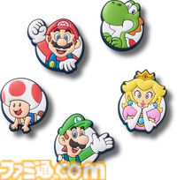 『スーパーマリオ』コラボクロックスが7月16日に発売。おなじみの赤帽子やピーチ、ヨッシー、クッパなど一目で分かる各カラー