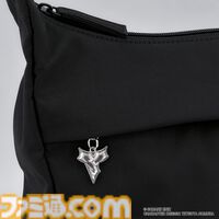 『FF10』ティーダが装備するフラタニティがキーホルダーに。ティーダ、ユウナをモチーフとしたバッグも新登場