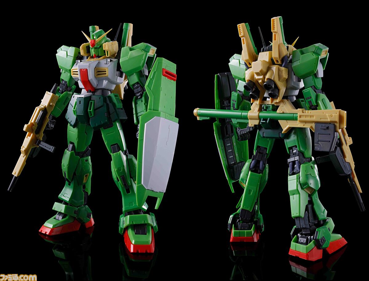 ガンダム』×『ケロロ』コラボで軍曹、アムロ、シャアが腕組み歩く