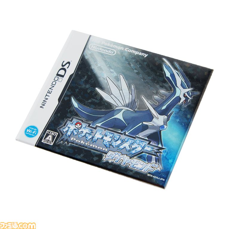 【ポケモン】『赤緑』から『ZA』まで歴代39タイトルのパッケージがピンズに。部屋に飾れる額装セット“オールパッケージコレクション”も登場