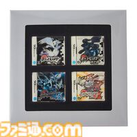 【ポケモン】『赤緑』から『ZA』まで歴代39タイトルのパッケージがピンズに。部屋に飾れる額装セット“オールパッケージコレクション”も登場