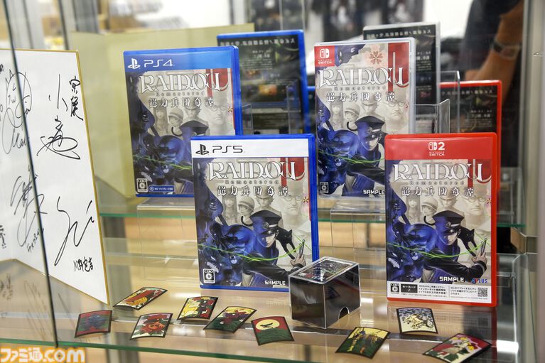 『ライドウ リマスター: 超力兵団奇譚』1周年記念ポップアップストアが開催！ ゴウトの自立式ぬいぐるみがお出迎え、ライドウ＆雷堂の描きおろしグッズもずらり