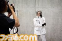 舞台『ハンドレッドライン』蒼月衛人（私服姿）の撮影中の様子。