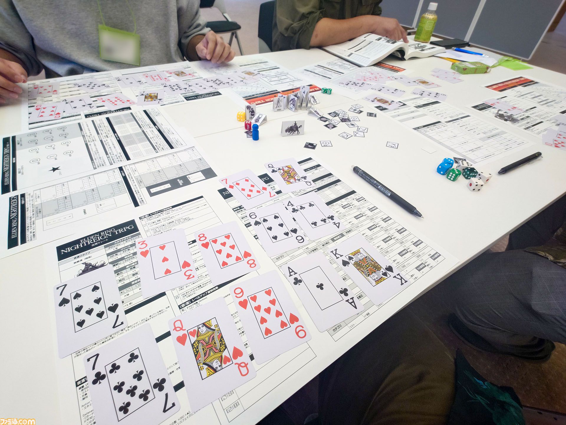 『エルデンリング ナイトレイン TRPG』戦闘は緊張の連続、モブ戦は一瞬。探索はサイコロの出目。マジカル無頼漢もいる。アクションが苦手でもこっちの『NIGHTREIGN』なら大丈夫
