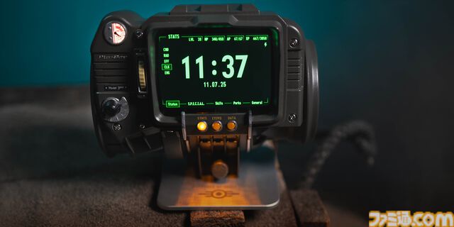 『フォールアウト』Pip-Boy 3000のオフィシャルレプリカが6月19日発売。高精細なIPS液晶ディスプレイを搭載した1:1スケール