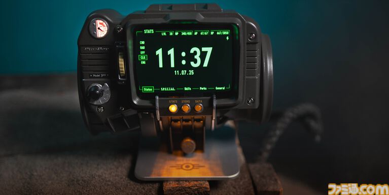 『フォールアウト』Pip-Boy 3000のオフィシャルレプリカが6月19日発売。高精細なIPS液晶ディスプレイを搭載した1:1スケール