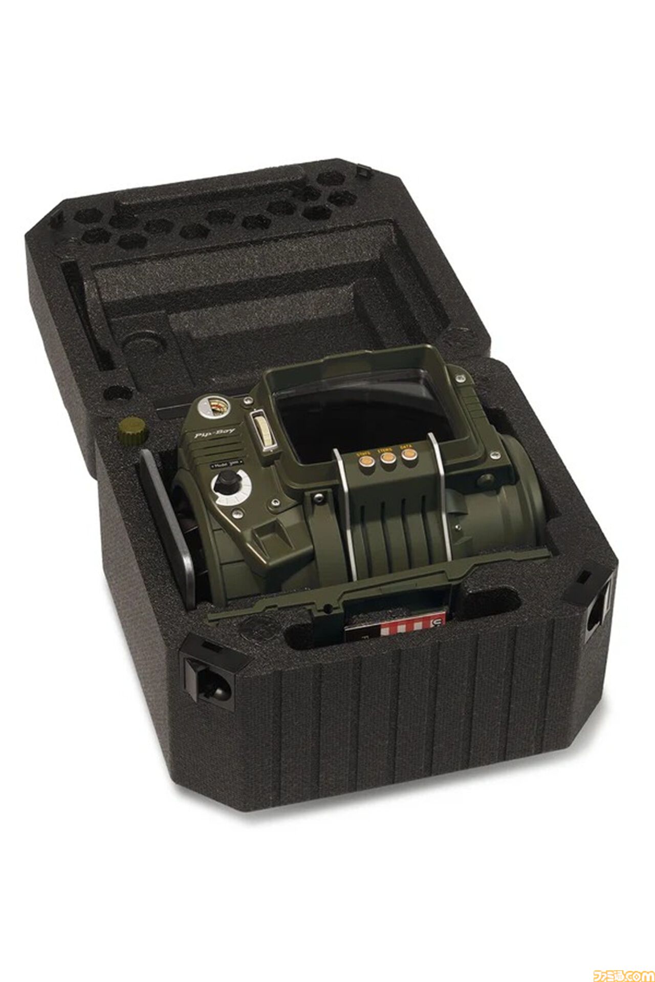 『フォールアウト』Pip-Boy 3000のオフィシャルレプリカが6月19日発売。高精細なIPS液晶ディスプレイを搭載した1:1スケール