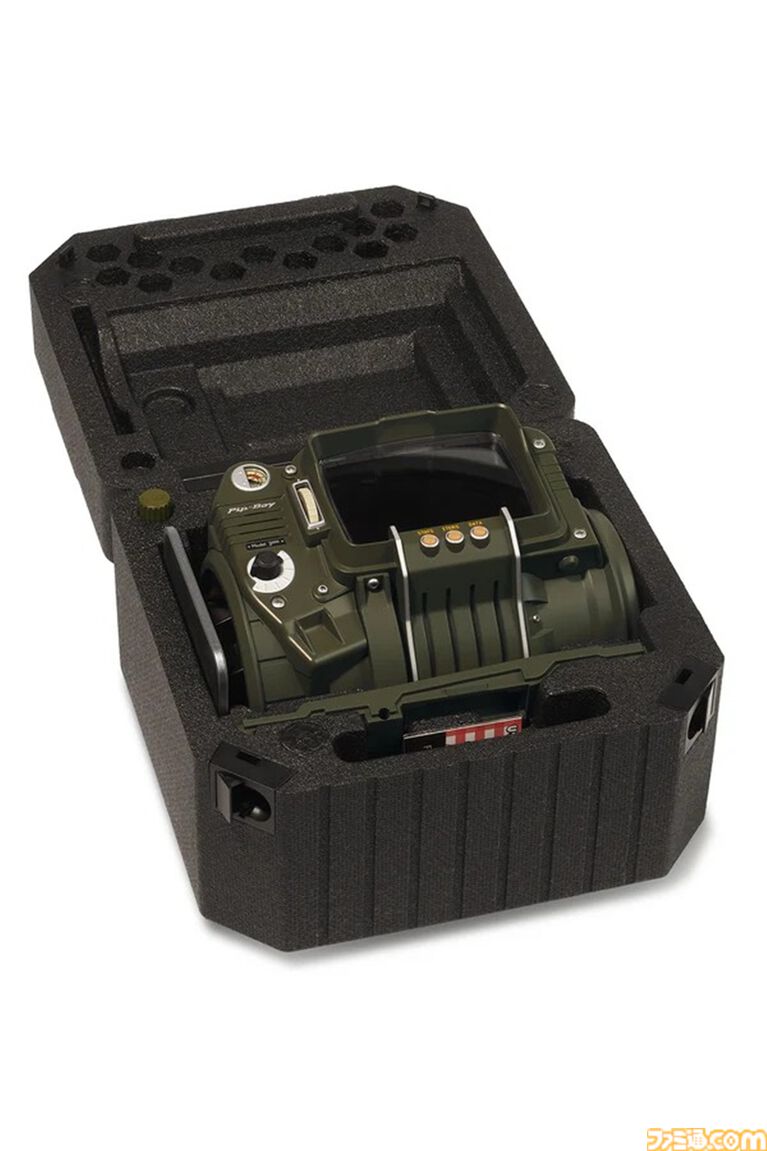 『フォールアウト』Pip-Boy 3000のオフィシャルレプリカが6月19日発売。高精細なIPS液晶ディスプレイを搭載した1:1スケール