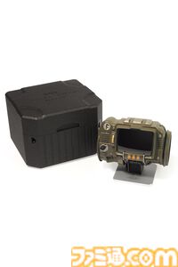 『フォールアウト』Pip-Boy 3000のオフィシャルレプリカが6月19日発売。高精細なIPS液晶ディスプレイを搭載した1:1スケール