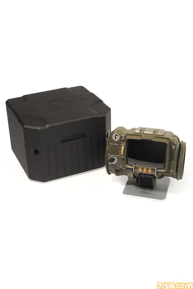 『フォールアウト』Pip-Boy 3000のオフィシャルレプリカが6月19日発売。高精細なIPS液晶ディスプレイを搭載した1:1スケール