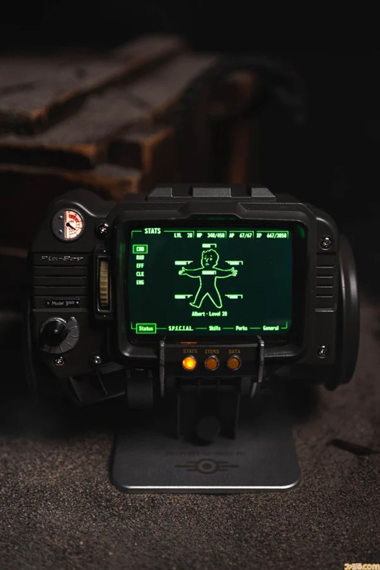 フォールアウト』Pip-Boy 3000のオフィシャルレプリカが6月19日発売