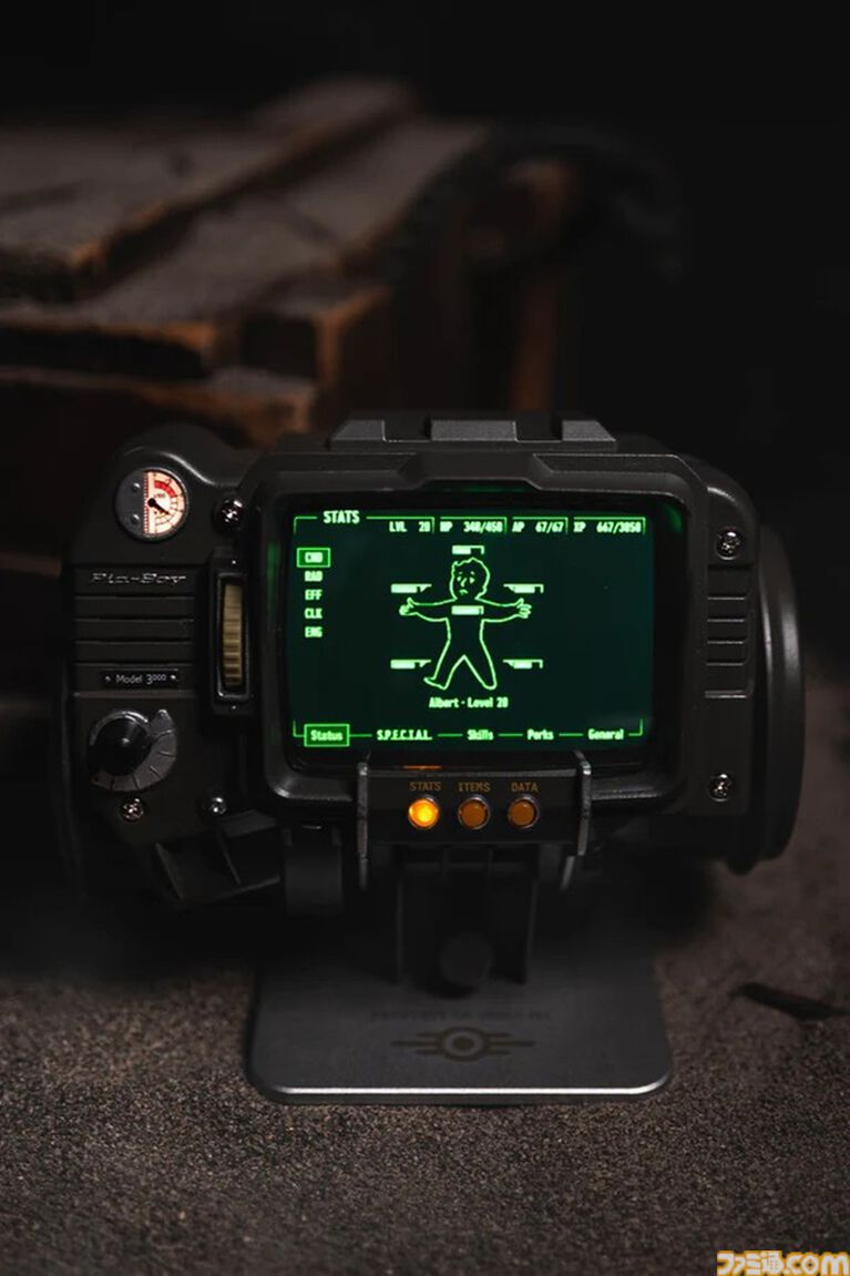 『フォールアウト』Pip-Boy 3000のオフィシャルレプリカが6月19日発売。高精細なIPS液晶ディスプレイを搭載した1:1スケール