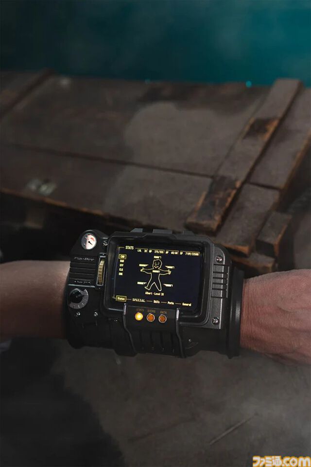 『フォールアウト』Pip-Boy 3000のオフィシャルレプリカが6月19日発売。高精細なIPS液晶ディスプレイを搭載した1:1スケール