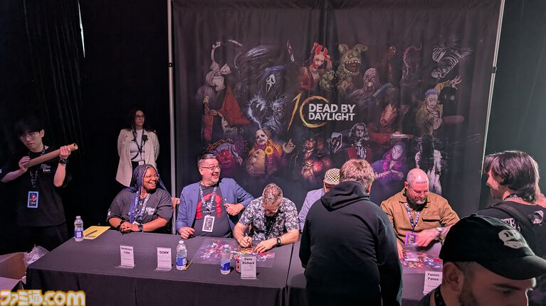 『DbD(デッドバイデイライト)』10周年をお祝いする熱気溢れるリアルイベントの模様を大量の写真とともに詳細リポート。コスプレやアート展示、ジェンソンの家も再現!