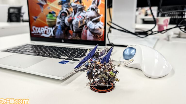 Switch2『スターフォックス』楽天限定特典のアクリルジオラマがカッコいい。フォックスたちが全員集合、高精細な印刷でデスクに飾り映えするクオリティに