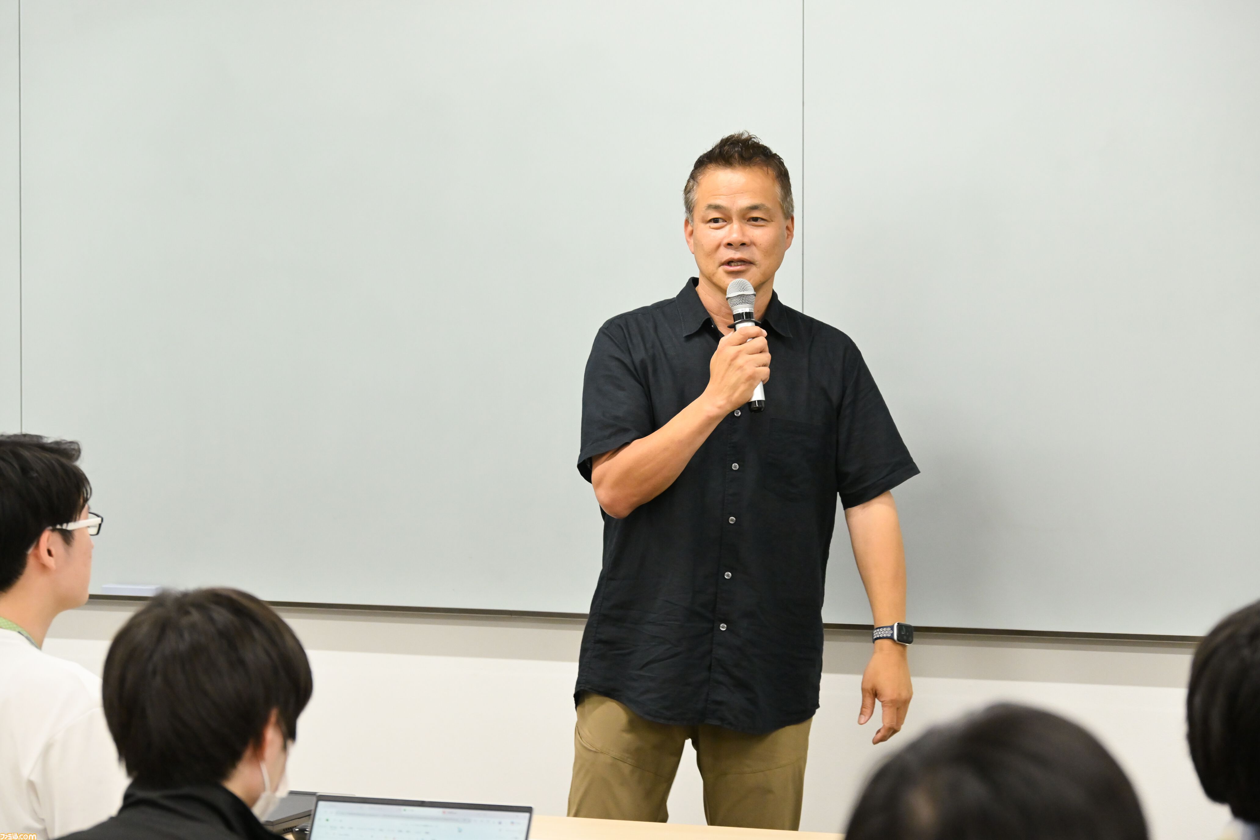 『戦場のフーガ』本物のゲームデータを丸ごと提供。CC2松山洋氏×大舘隆司氏が仕掛ける、東京情報デザイン専門職大学がガッツリ本気の産学連携授業を実施