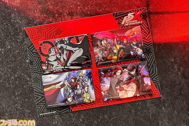 『P5X』1周年記念アトラス公式グッズがアトラスDショップで予約開始。カットイン風アクリルキーホルダーや総攻撃缶バッジなどがオシャレ
