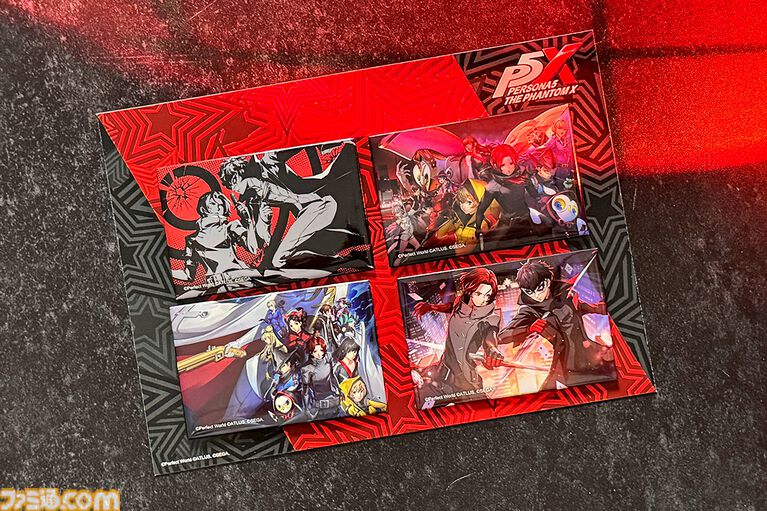 『P5X』1周年記念アトラス公式グッズがアトラスDショップで予約開始。カットイン風アクリルキーホルダーや総攻撃缶バッジなどがオシャレ