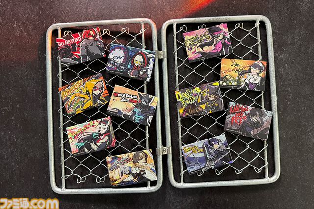 『P5X』1周年記念アトラス公式グッズがアトラスDショップで予約開始。カットイン風アクリルキーホルダーや総攻撃缶バッジなどがオシャレ