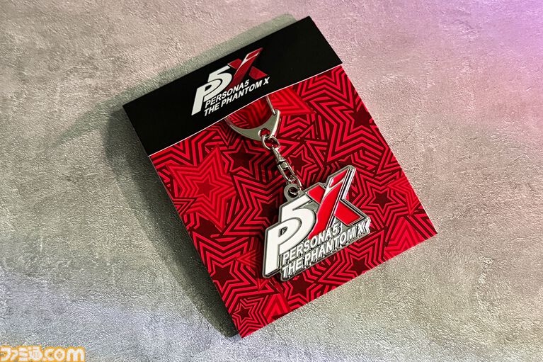 『P5X』1周年記念アトラス公式グッズがアトラスDショップで予約開始。カットイン風アクリルキーホルダーや総攻撃缶バッジなどがオシャレ