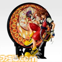 『キングダム ハーツ』キーブレードのチャームコレクションが25周年一番くじで再登場。新たに王様（ミッキー）のキーブレード、ボンドオブフレイム、アルテマウェポンなど追加