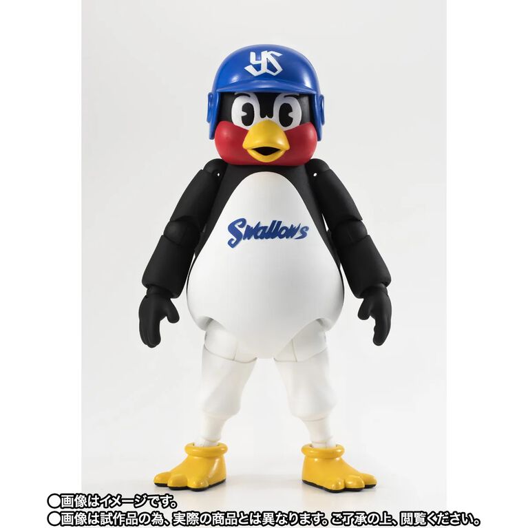 ヤクルトスワローズの人気マスコット・つば九郎のアクションフィギュアが再び商品化決定。“つばくろうばずーか”や“かさ”など付属品も多数