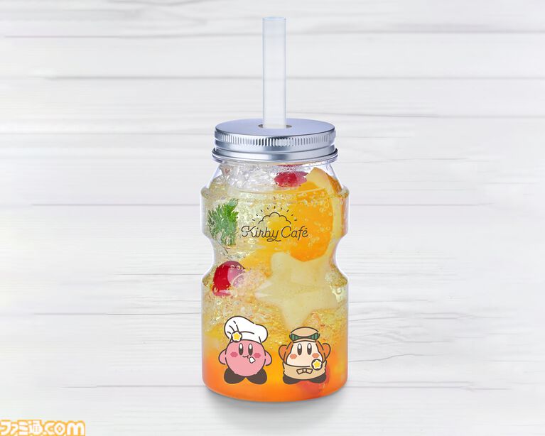 【カービィカフェ】お皿やガラスボウルがもらえる特別メニューが7月8日より期間限定で登場。マキシムトマトをモチーフにしたシャツやハットも販売