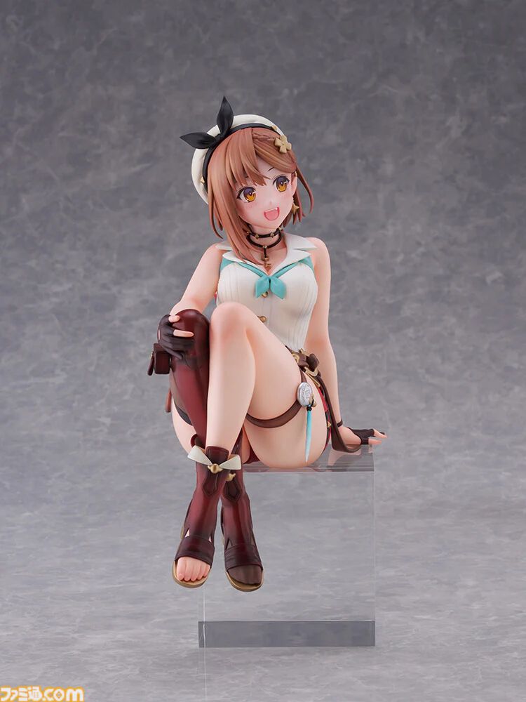 『ライザのアトリエ2』ライザの“BIGぬーどるストッパーフィギュア”がデカすぎる。デカすぎて「カップ麺の蓋を押さえることを想定しておりません」って書いてある