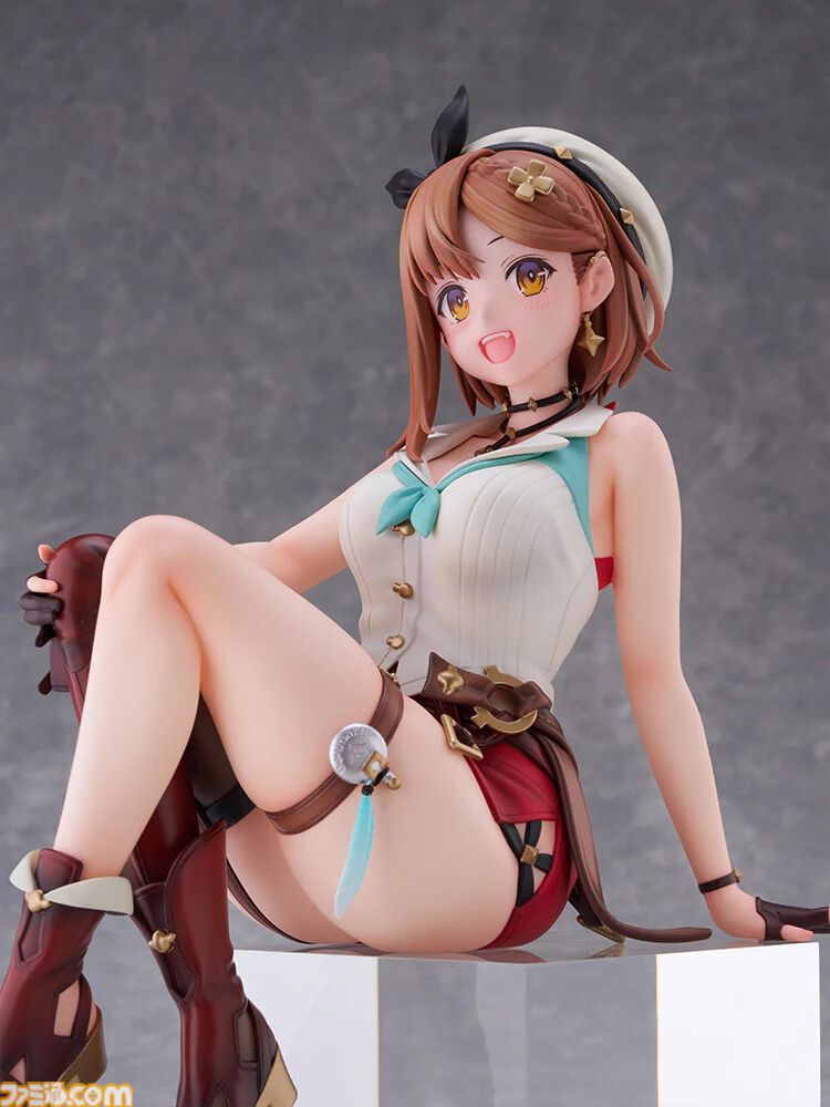 『ライザのアトリエ2』ライザの“BIGぬーどるストッパーフィギュア”がデカすぎる。デカすぎて「カップ麺の蓋を押さえることを想定しておりません」って書いてある