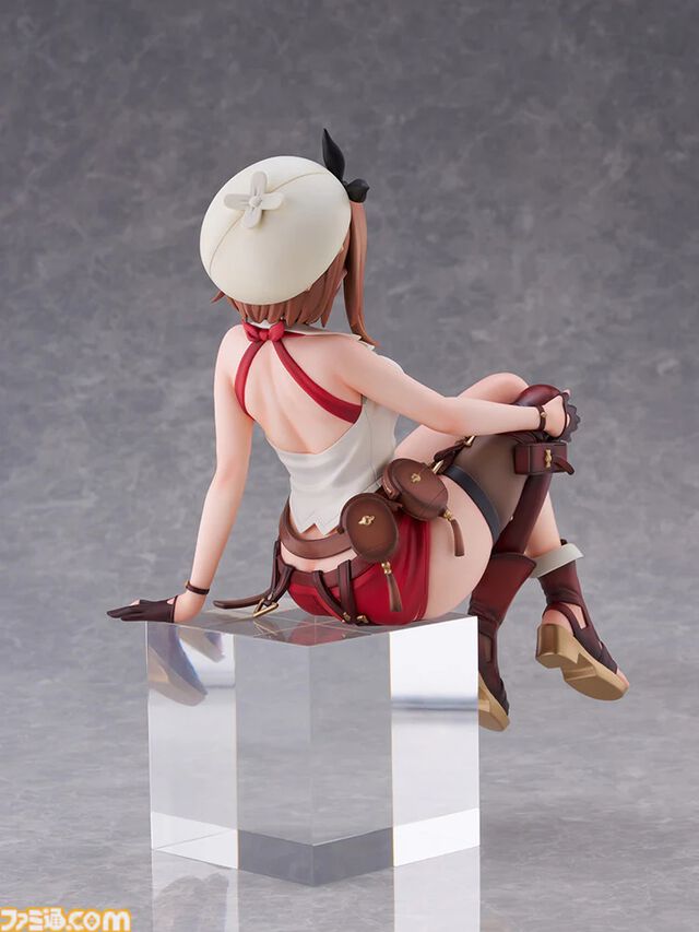 『ライザのアトリエ2』ライザの“BIGぬーどるストッパーフィギュア”がデカすぎる。デカすぎて「カップ麺の蓋を押さえることを想定しておりません」って書いてある