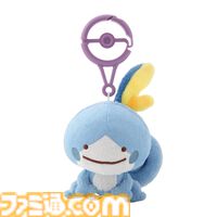 『ポケモン』メタモンがニャオハに“へんしん”。姿は完璧でも顔はメタモンのままでかわいい。メタモンの新作ぬいぐるみ＆マスコットがポケセンで7月11日発売