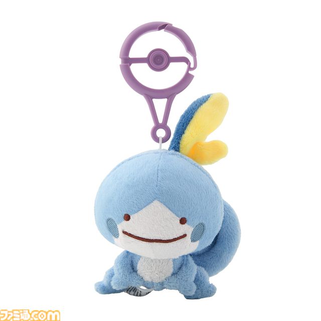『ポケモン』メタモンがニャオハに“へんしん”。姿は完璧でも顔はメタモンのままでかわいい。メタモンの新作ぬいぐるみ＆マスコットがポケセンで7月11日発売