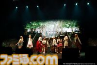 『デレミュ』第2弾“DERE of the DEAD”リポート。最後の希望を託された“りあむ”がオタクたちとゾンビの館の主に立ち向かう。客席を巻き込んだ演出盛りだくさんで没入感満点のステージ