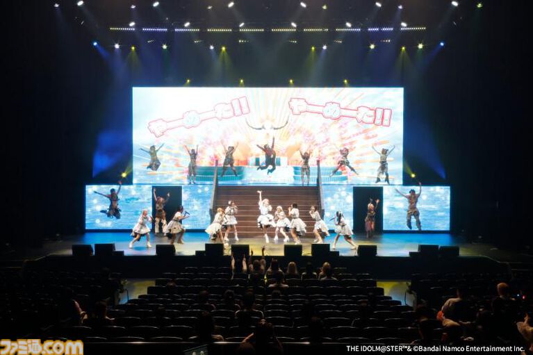 『デレミュ』第2弾“DERE of the DEAD”リポート。最後の希望を託された“りあむ”がオタクたちとゾンビの館の主に立ち向かう。客席を巻き込んだ演出盛りだくさんで没入感満点のステージ