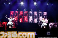 『デレミュ』第2弾“DERE of the DEAD”リポート。最後の希望を託された“りあむ”がオタクたちとゾンビの館の主に立ち向かう。客席を巻き込んだ演出盛りだくさんで没入感満点のステージ