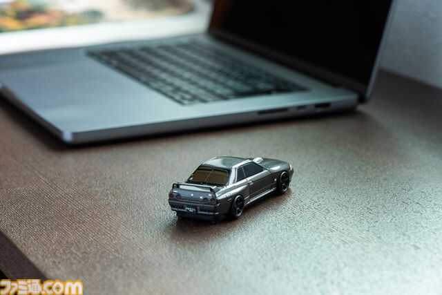 日産スカイラインGT-R（BNR32）を再現した無線マウスがリニューアルして再登場。付属するマウスパッドと専用パッケージが一新
