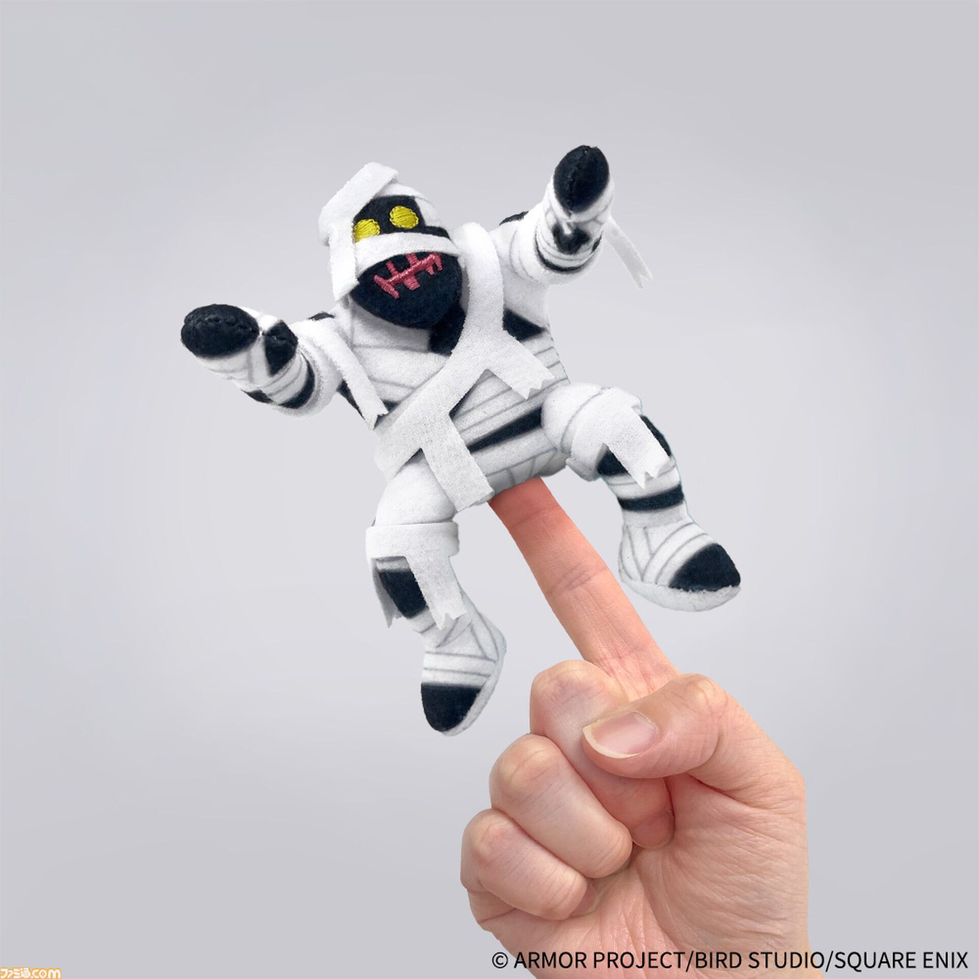 『ドラクエ』指人形のように遊べるミニパペットがかわいい。天空装備のメタルフィギュアやモンスターフィギュアなど新グッズがスクエニイーストアに新登場