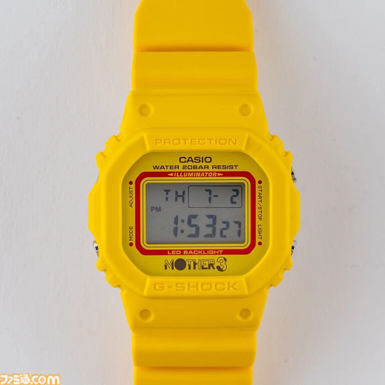 『MOTHER3』G-SHOCKのコラボ腕時計が公開。第6章のひまわり畑を彷彿させるイエローカラー。ベルト部分にはどせいさんも