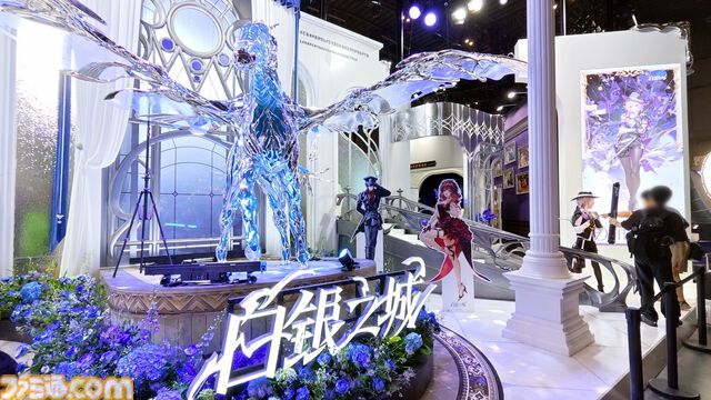『白銀の城』ブースはまるで“お城”そのもの！ レッドローズやシンデレラの公式コスプレイヤーも美しすぎた。熱気あふれるBW2026をリポート【BilibiliWorld 2026】