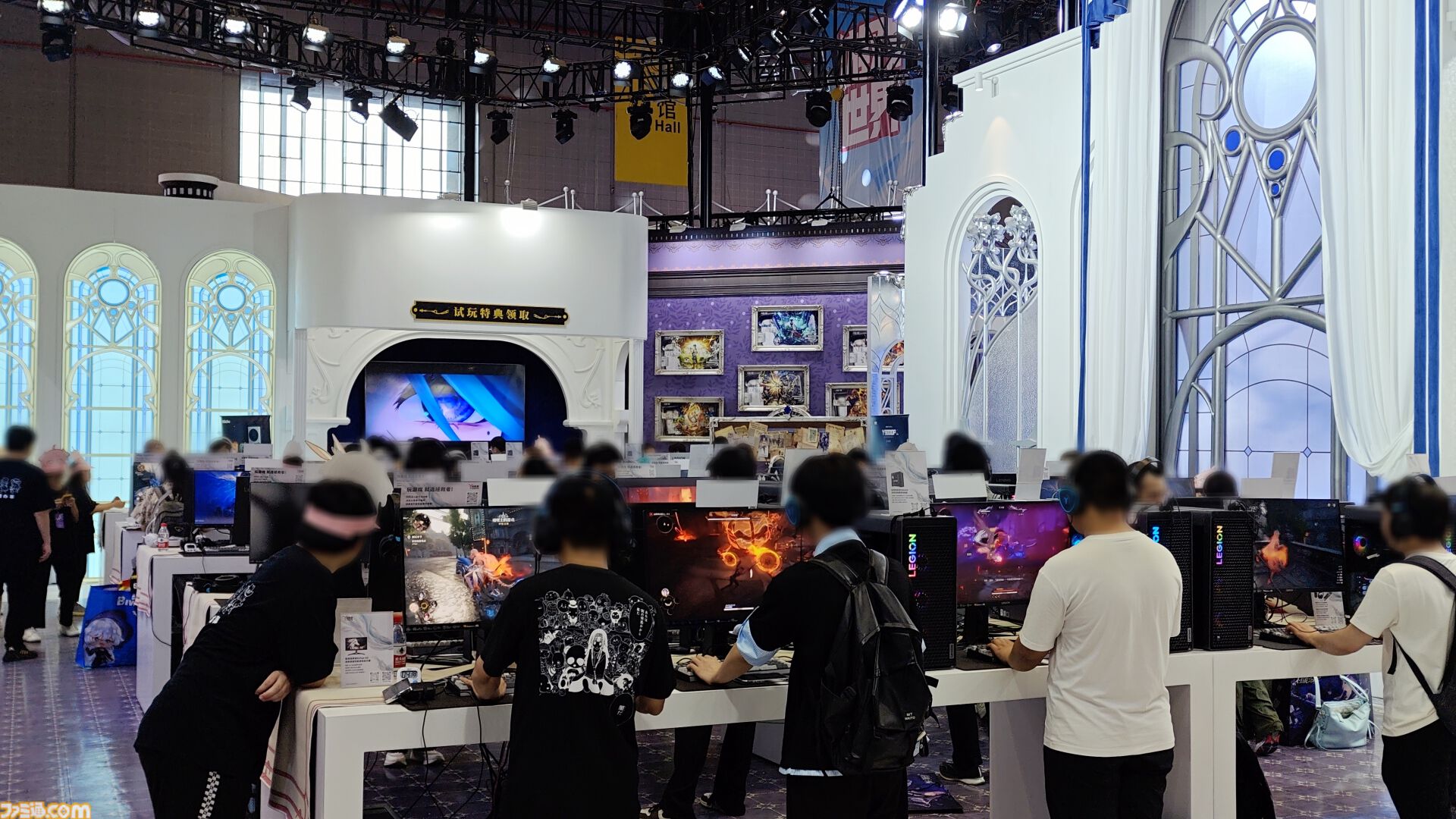 『白銀の城』ブースはまるで“お城”そのもの！ レッドローズやシンデレラの公式コスプレイヤーも美しすぎた。熱気あふれるBW2026をリポート【BilibiliWorld 2026】