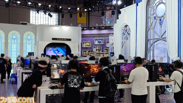 『白銀の城』ブースはまるで“お城”そのもの！ レッドローズやシンデレラの公式コスプレイヤーも美しすぎた。熱気あふれるBW2026をリポート【BilibiliWorld 2026】