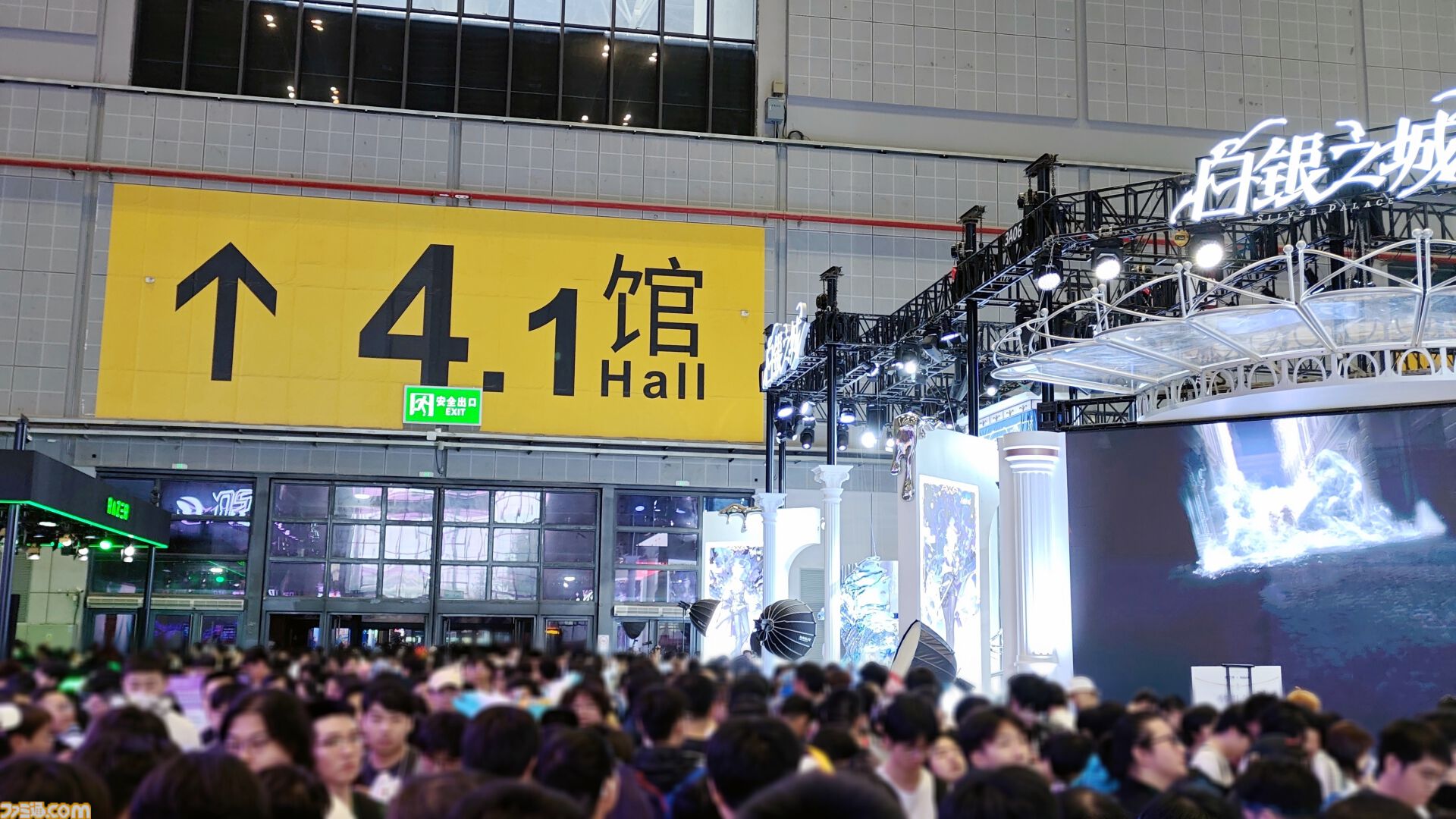 『白銀の城』ブースはまるで“お城”そのもの！ レッドローズやシンデレラの公式コスプレイヤーも美しすぎた。熱気あふれるBW2026をリポート【BilibiliWorld 2026】