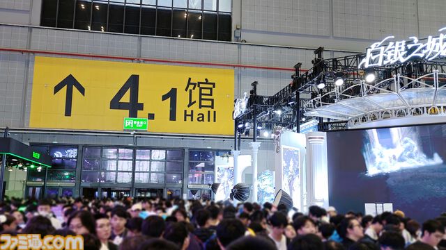 『白銀の城』ブースはまるで“お城”そのもの！ レッドローズやシンデレラの公式コスプレイヤーも美しすぎた。熱気あふれるBW2026をリポート【BilibiliWorld 2026】