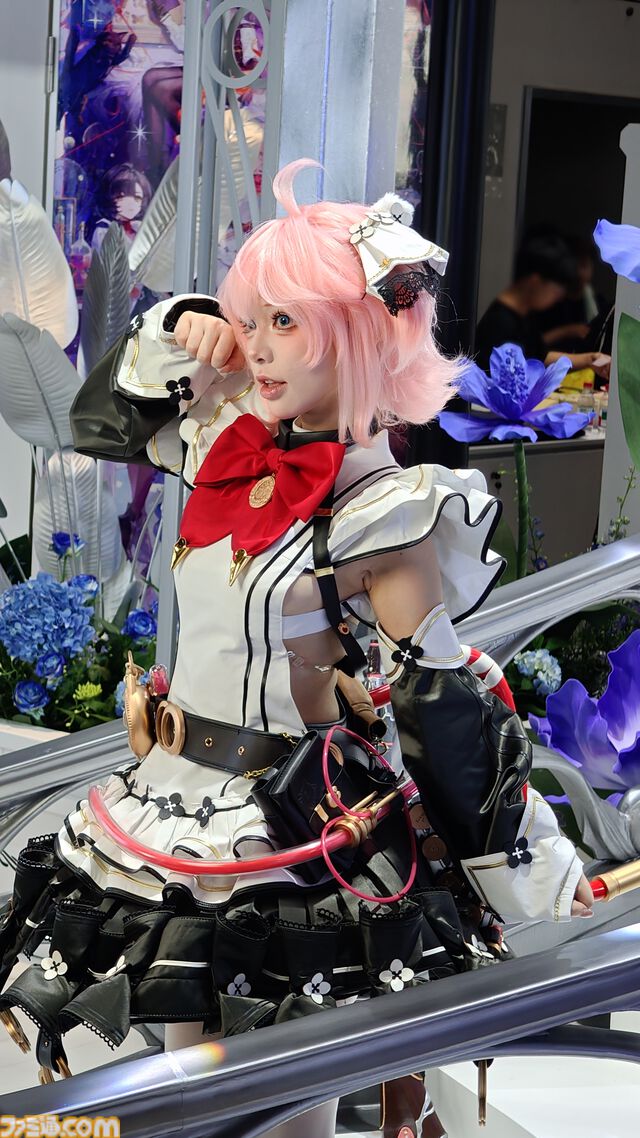 『白銀の城』ブースはまるで“お城”そのもの！ レッドローズやシンデレラの公式コスプレイヤーも美しすぎた。熱気あふれるBW2026をリポート【BilibiliWorld 2026】