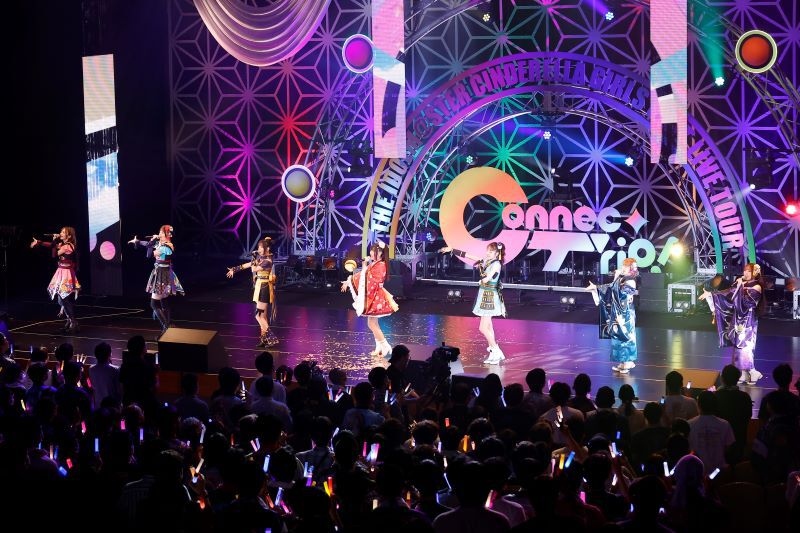 『アイマス シンデレラガールズ』ユニットライブツアー石川公演リポート。和の魅力を持つアイドルたちが優雅に舞い踊る。羽衣小町の新曲『Enishi』や小梅の新ソロ『Merry Warm Bodies』にうっとり